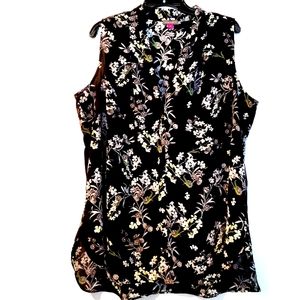 1X Vince Camuto Black Floral Sleeveless Popover Blouse